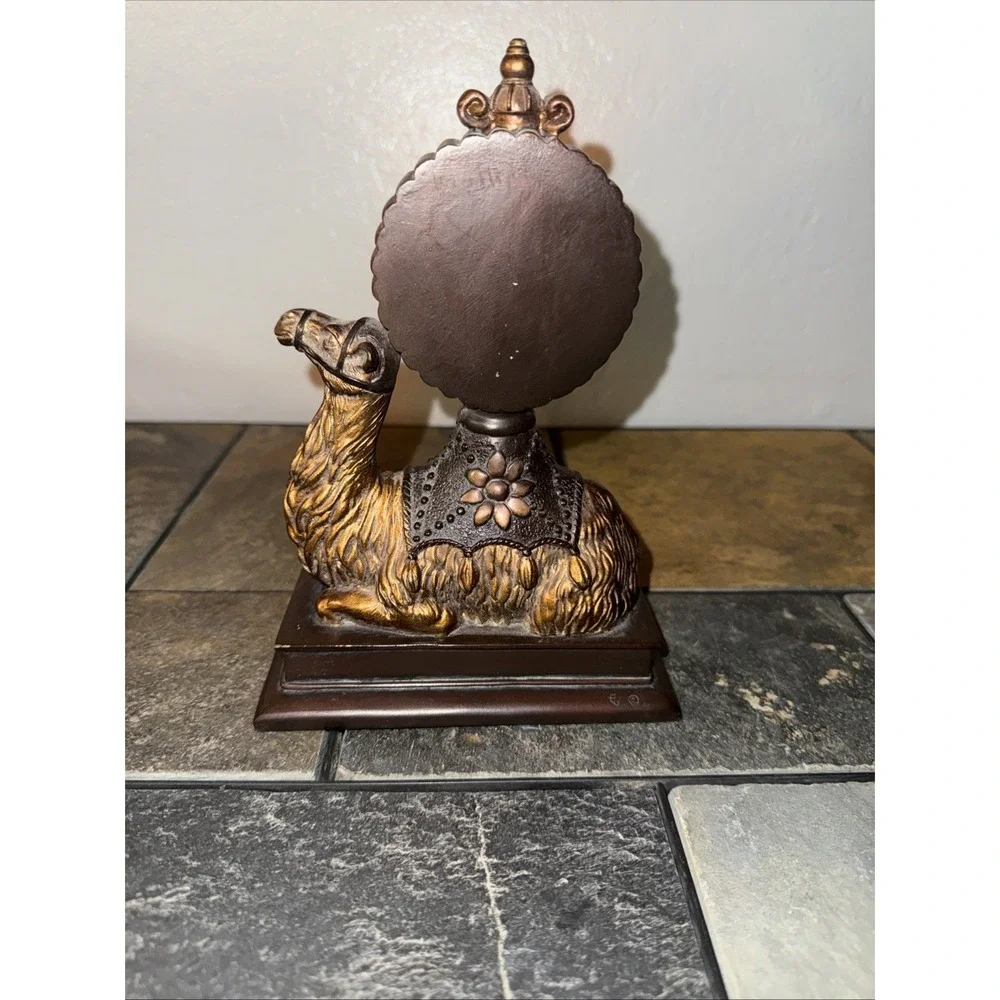 VINTAGE Resin Resting Caravan Camel Figural Art Clock TESTED